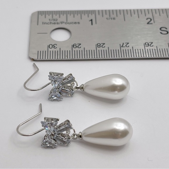 Handmade Pearl Teardrop Silver Rhinestone Sparkly Earrings - Picture 3 of 3